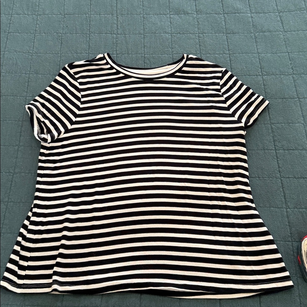 a new day Black and White Striped T-Shirt Large